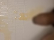 ぽっちゃり体型の包茎がおしっこしてみた