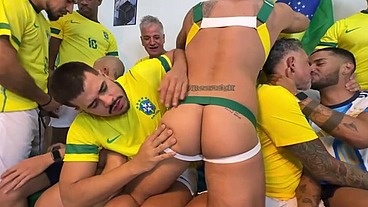 WALTERGUESS - SURUCOPA - GANGBANG NO RÍTIMO DA COPA - JOGADORES DOTADOS ENTRANDO COM BOLA E TUDO.