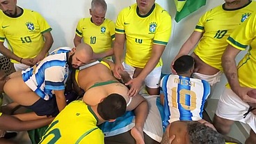 WALTERGUESS - SURUCOPA - GANGBANG NO RÍTIMO DA COPA - JOGADORES DOTADOS ENTRANDO COM BOLA E TUDO.