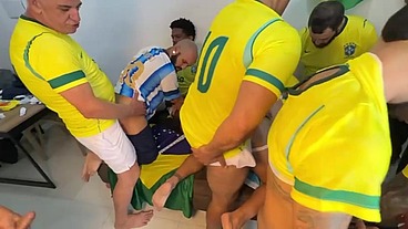 WALTERGUESS - SURUCOPA - GANGBANG NO RÍTIMO DA COPA - JOGADORES DOTADOS ENTRANDO COM BOLA E TUDO.