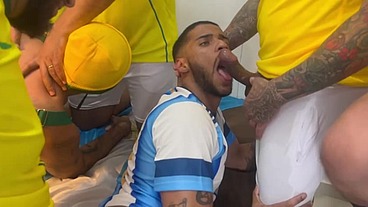 WALTERGUESS - SURUCOPA - GANGBANG NO RÍTIMO DA COPA - JOGADORES DOTADOS ENTRANDO COM BOLA E TUDO.