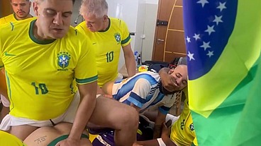 WALTERGUESS - SURUCOPA - GANGBANG NO RÍTIMO DA COPA - JOGADORES DOTADOS ENTRANDO COM BOLA E TUDO.