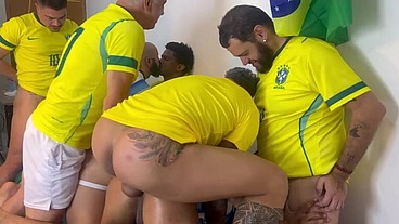 WALTERGUESS - SURUCOPA - GANGBANG NO RÍTIMO DA COPA - JOGADORES DOTADOS ENTRANDO COM BOLA E TUDO.