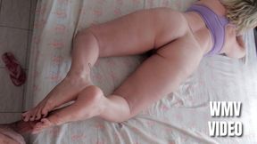 Big toes and wrinkled soles giving sexy footjob! (WMV VIDEO)