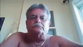 Hairy daddy bear masturbates on amateur webcam