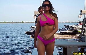 Do me no wrong, Bridgette B, Isabella Deltore