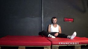 baise en backroom en club cruising avec gros bulge