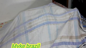 Fudendo com minha amiga sapatao cristal ortega em baixo dos lençóis para ninguém ver