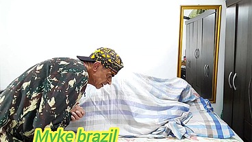 Fudendo com minha amiga sapatao cristal ortega em baixo dos lençóis para ninguém ver