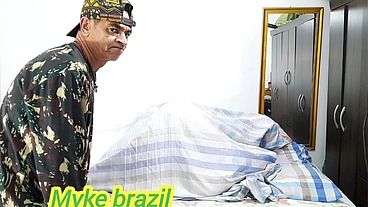 Fudendo com minha amiga sapatao cristal ortega em baixo dos lençóis para ninguém ver