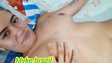 Fudendo com minha amiga sapatao cristal ortega em baixo dos lençóis para ninguém ver