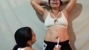 Gloria's navel: Tickle and massage in