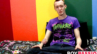 Punk rock twink Chris Jett masturbates and cums