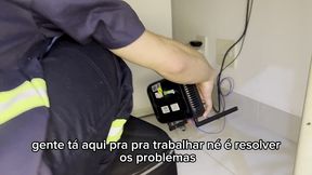 a camgirl cachorra peituda ficou sem internet e chamou o tecnico da net roludo pra ajudar