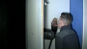 aaron suce son pote et lui donne son cul dans un cruisingaaron suce son pote en...