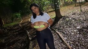 foda noturna na cidade: ela se exibe e toma pau na praca!