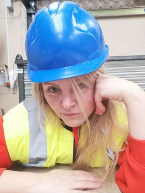 Flashing in the warehouse for the boys - BBW ass &amp; tits