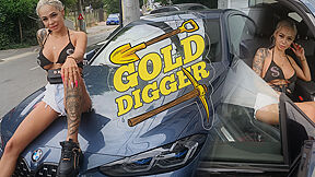 Mia Deex In Gold Digger