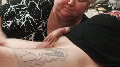 Amateur BBW stepmom deepthroats then swallows every drop