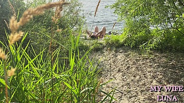Beautiful Italian slut gets her ass fucked by a big cock on a public beach