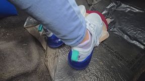 Chrissy air max in car