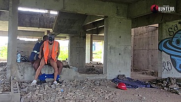 Fetiche meu colega de trabalho me chupo na construção onde trabalhamos