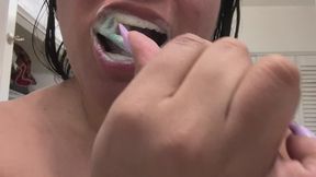 Lustful Goddess in Sensual Toothbrushing Experience with Up Close View