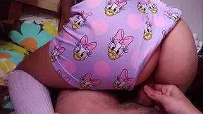 Pov Pijama de Deisy sexy con medias blancas me follan mi gran trasero y mi co&ntilde_o estrecho y mojado