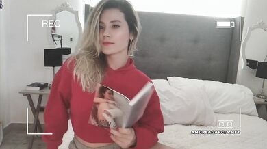 Verificada latina con curvas imposibles se toca sola en porno colombiano HD