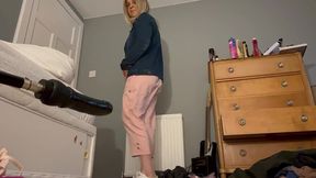 alikat2 undresses to dirty her hole