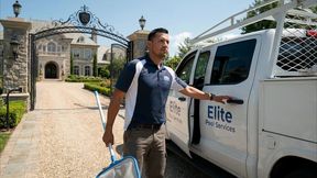 beautiful milf hires a foreign pool cleaner to do maintenance but her - porn in spanish - ai porn