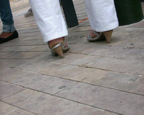 pieds d'une femme mature française en public sur Orléans 2