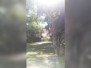 Outside saggin free ballin trying to get neighbors to come aid me