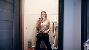 Toilet while talking with a friend mp4 HD