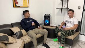 bailando con la esposa de mi amigo y aproveche para frotarle mi polla en su culo al frente de el ntr netorare