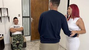 bailando con la esposa de mi amigo y aproveche para frotarle mi polla en su culo al frente de el ntr netorare