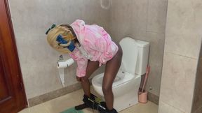 Come with me to the toilet. I need to pee so bad.