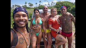 amigos fazem trilha mas sentem tesao e comecam a fuder.