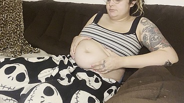 Rebeca addams_Relaxed-on-the-sofa