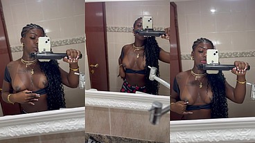 Amo me exibir assim no espelho