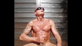 je branle ma grosse bite au soleil, avec une belle &eacute_jaculation, vid&eacute_o compl&egrave_te non flout&eacute_e.