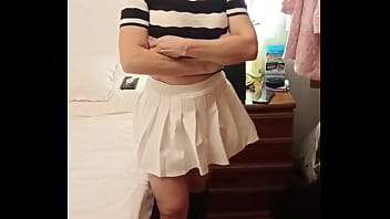 Encuentro a mi suegra desnuda cuando mi novia no est&aacute_ en casa y termino follandome a la mama de mi novia