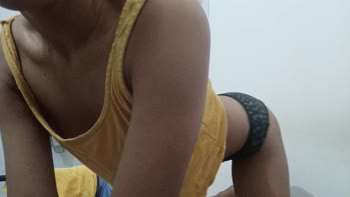 Desi_Girl23's Sizzling Solo Show: Big Ass Indian Milf Teasing