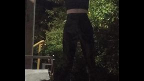 На высоких каблуках и брюках, ночью