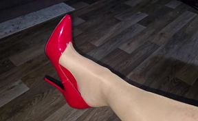 Louise Nylontease Pantyhose Shoeplay