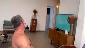 El hijo de mi vecino me provoca y terminamos sexo teniendo salvaje