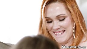MILF Taylor Gunner and girlfriend Maya Woulfe squirt together