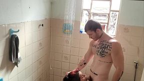 fodendo minha meia-irma no banho