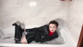 Leather Lady Is Getting Wet mp4