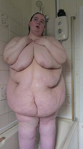 Sensual Shower of an SSBBW Goddess Part 1